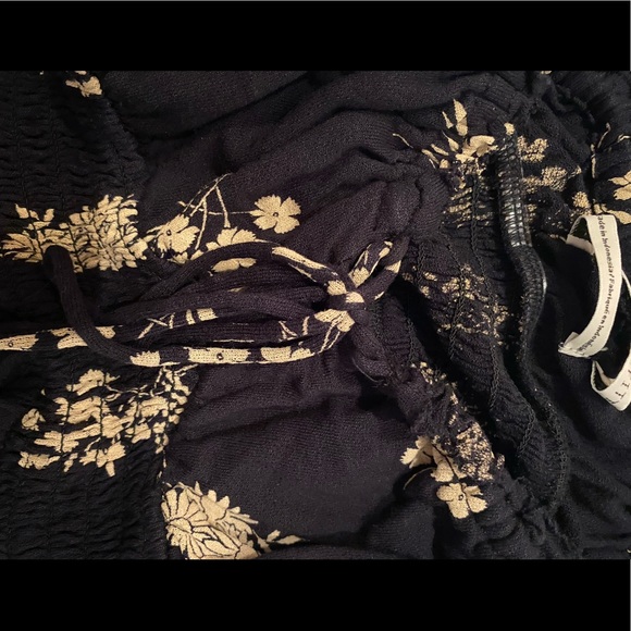 Urban top with tie in the front - black 
Size medium - Picture 3 of 3